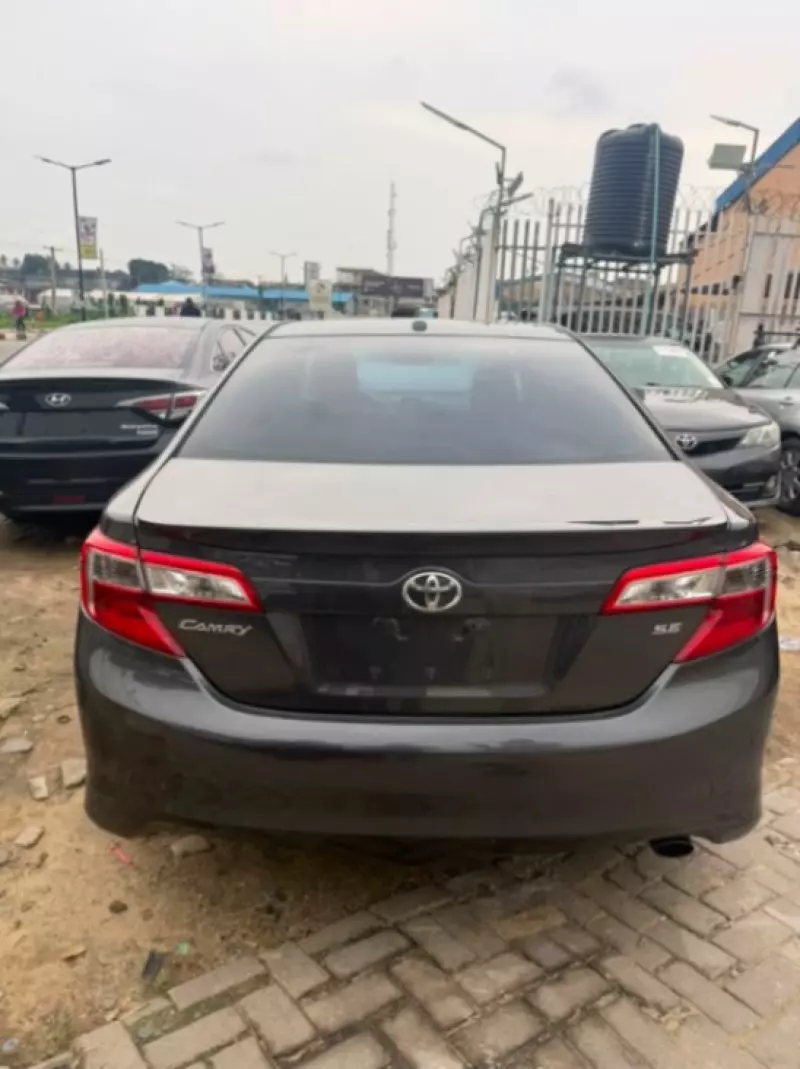 TOYOTA Camry - 2014