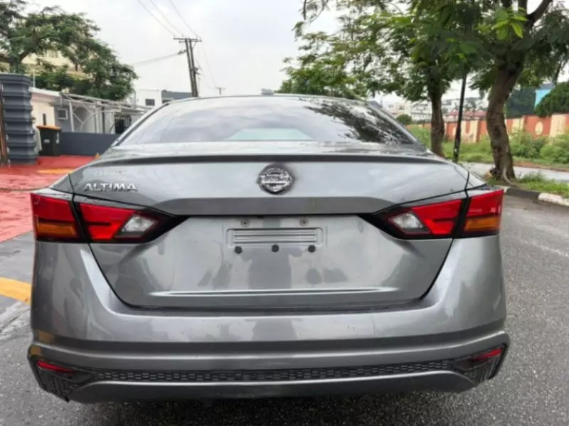 Nissan Altima   - 2019