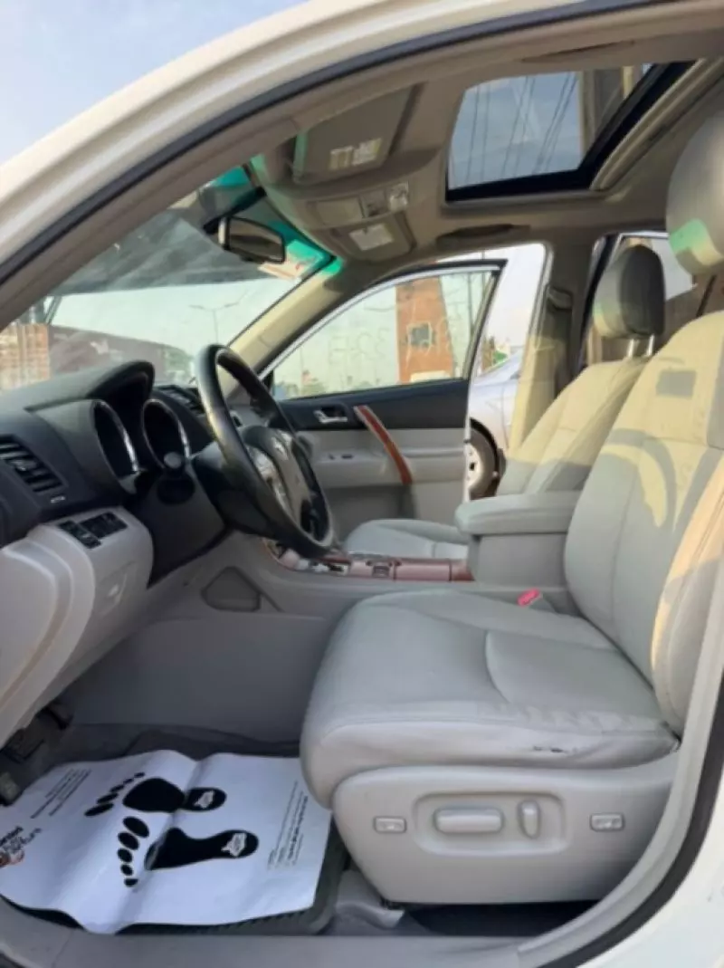 Toyota Highlander   - 2010