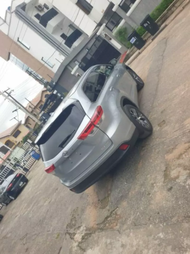 TOYOTA Highlander   - 2016