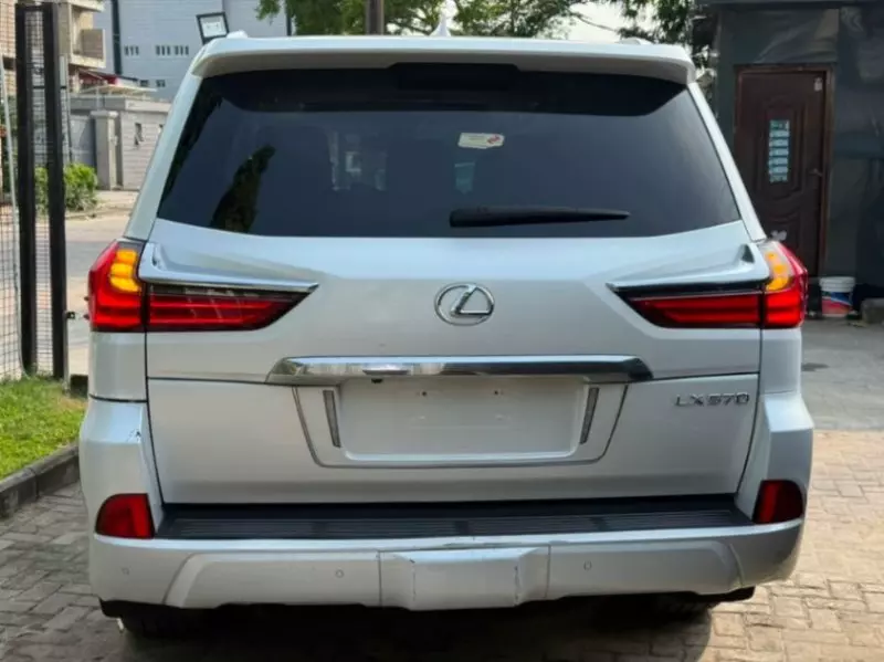 Lexus LX 570 - 2018