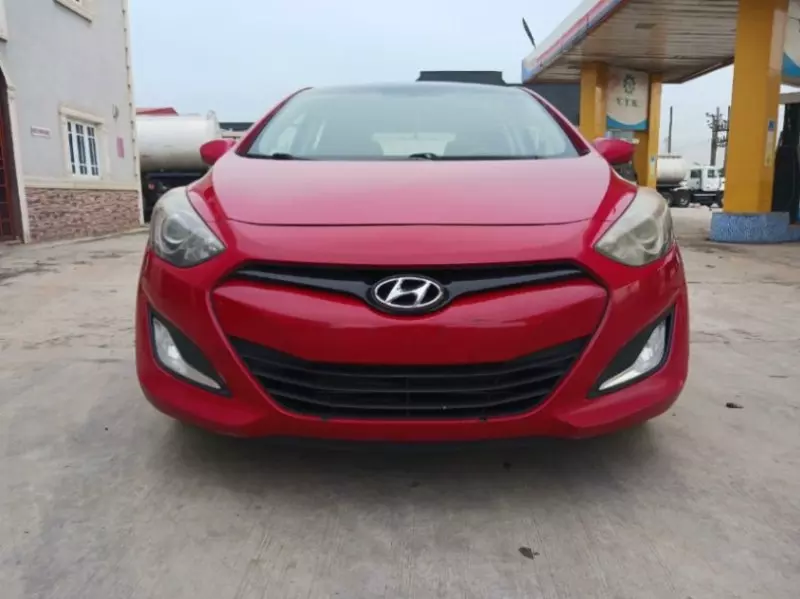 Hyundai Elantra   - 2013