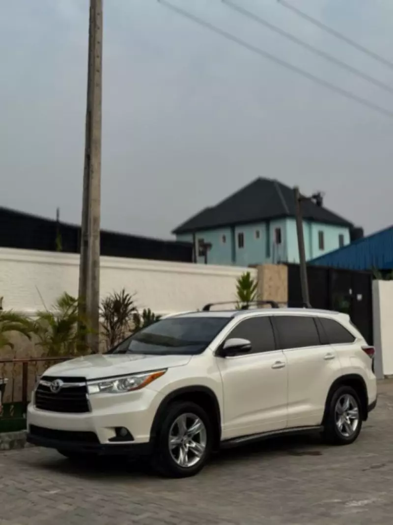 Toyota Highlander   - 2015