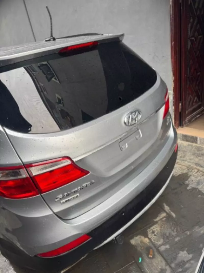 Hyundai Santa Fe   - 2015