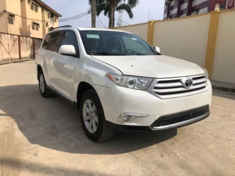 Toyota Highlander   - 2012