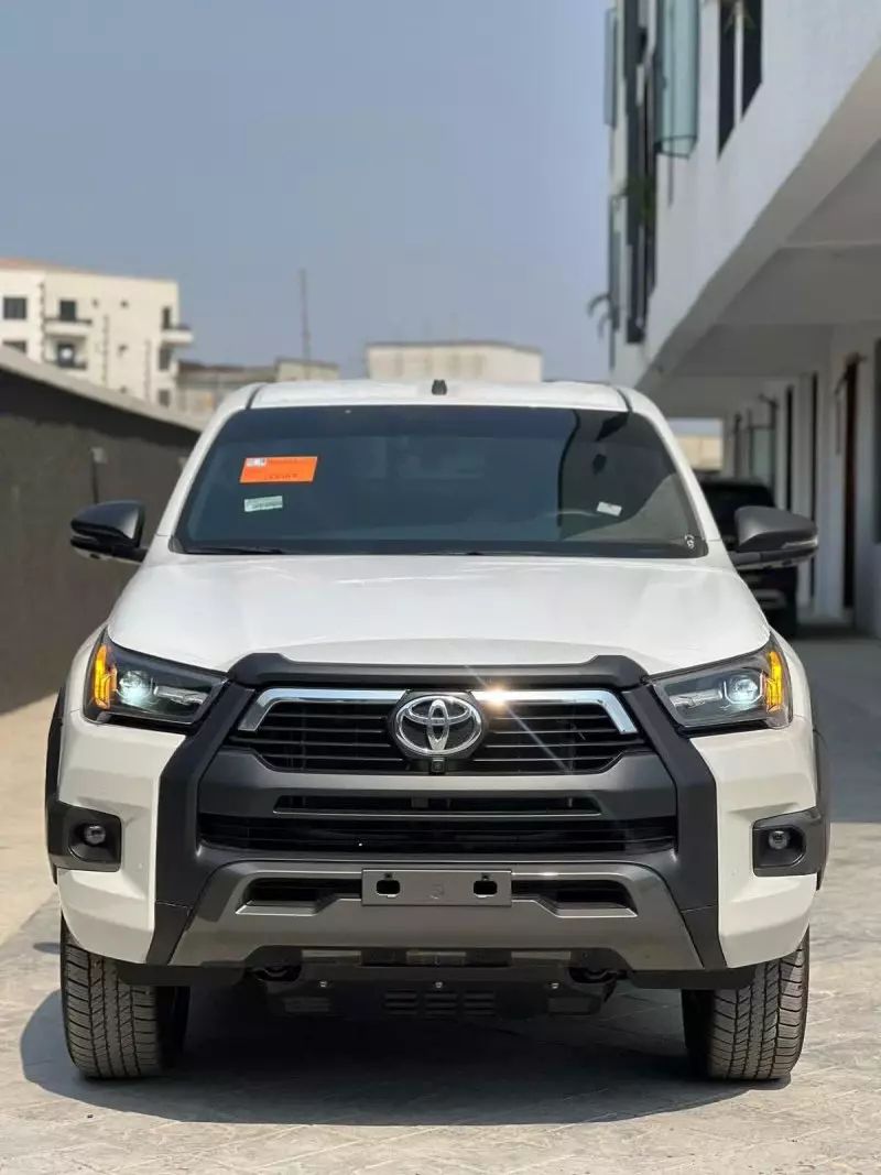 Toyota Hilux   - 2025