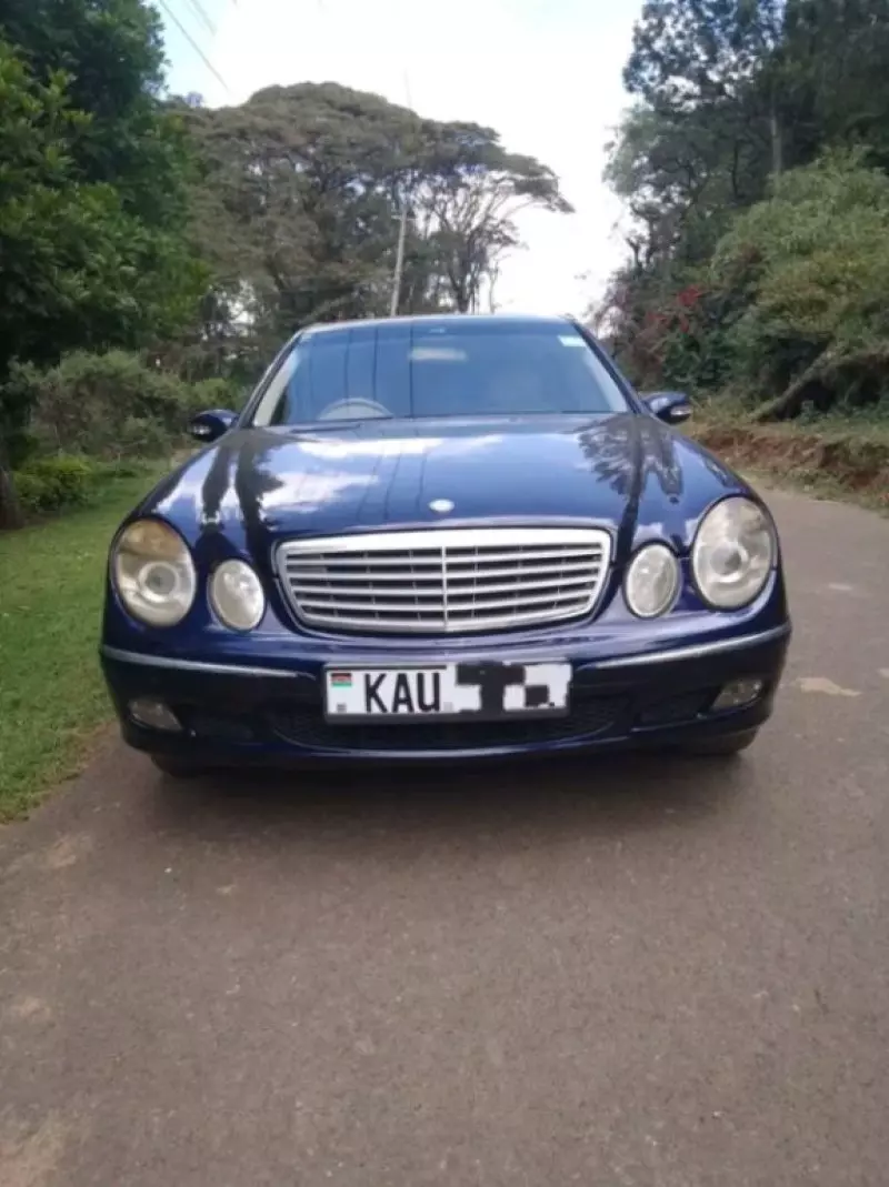 Mercedes-Benz E200   - 2005