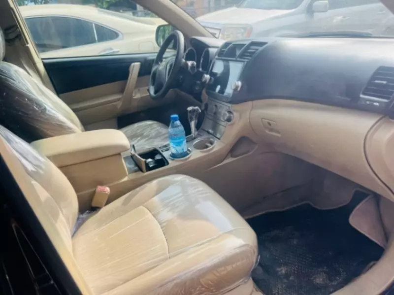 Toyota Highlander   - 2010