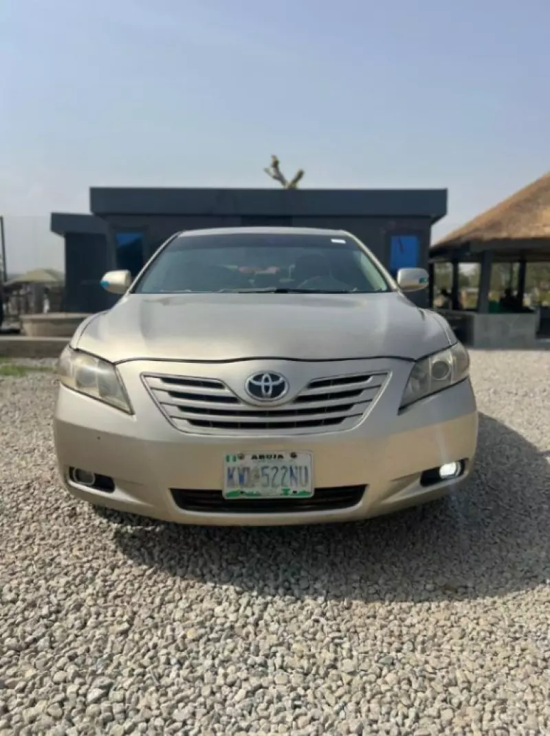 Toyota Camry   - 2009