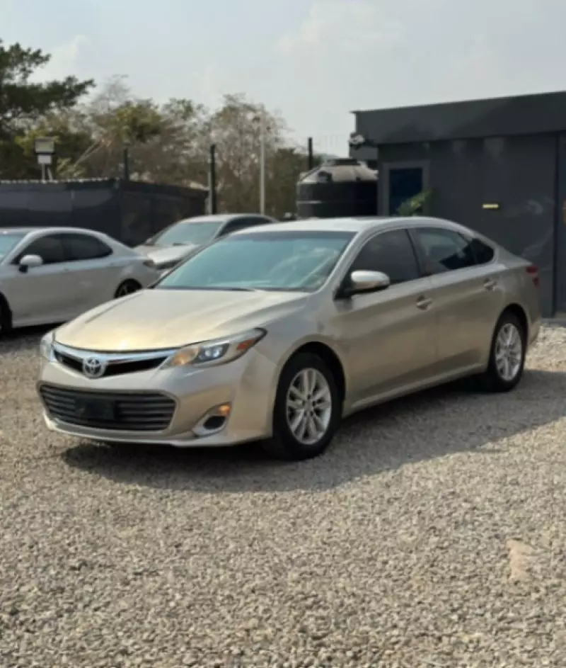 Toyota Avalon   - 2015