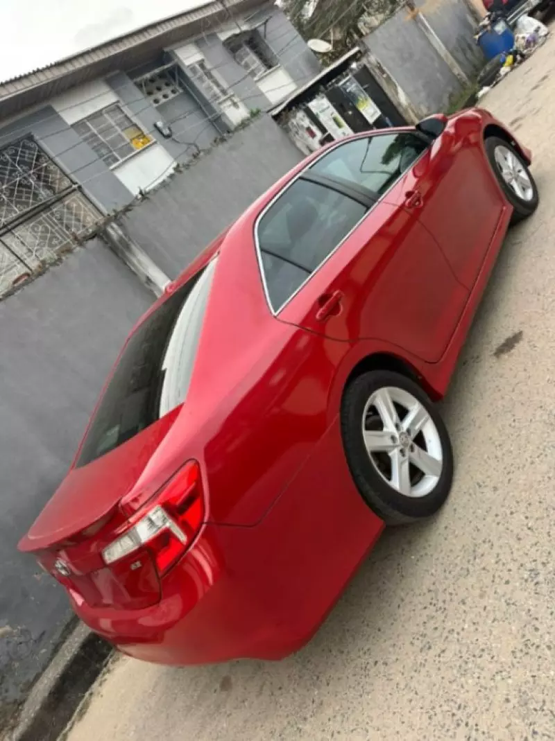 Toyota Camry   - 2012