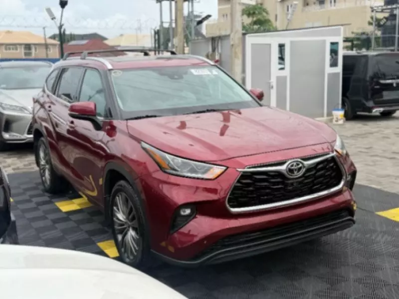 Toyota Highlander   - 2020