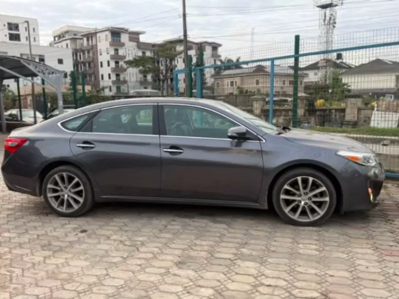 TOYOTA Avalon   - 2015
