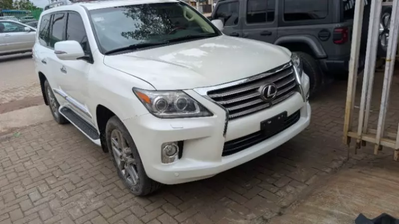 Lexus LX 570   - 2013