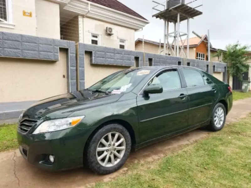 Toyota Camry   - 2011