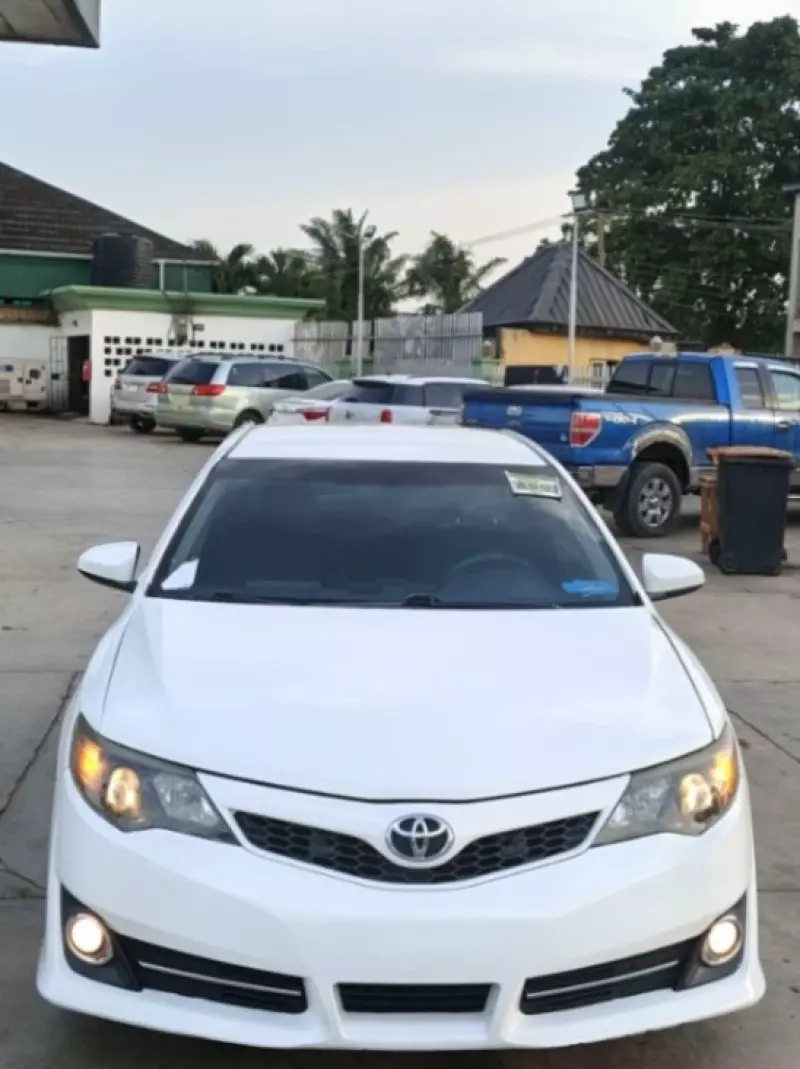 Toyota Camry   - 2012