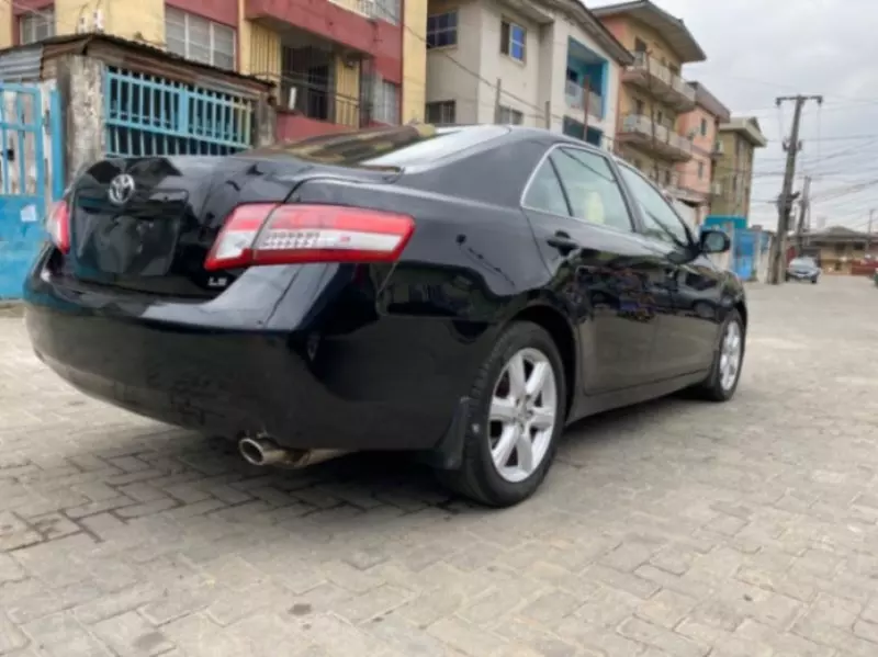 Toyota Camry   - 2011