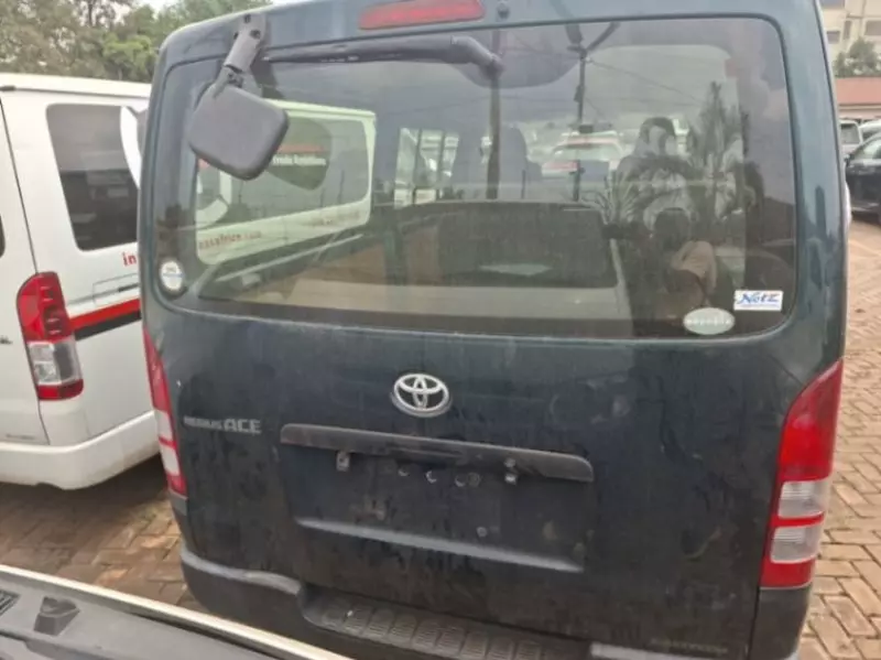 TOYOTA Hiace   - 2013