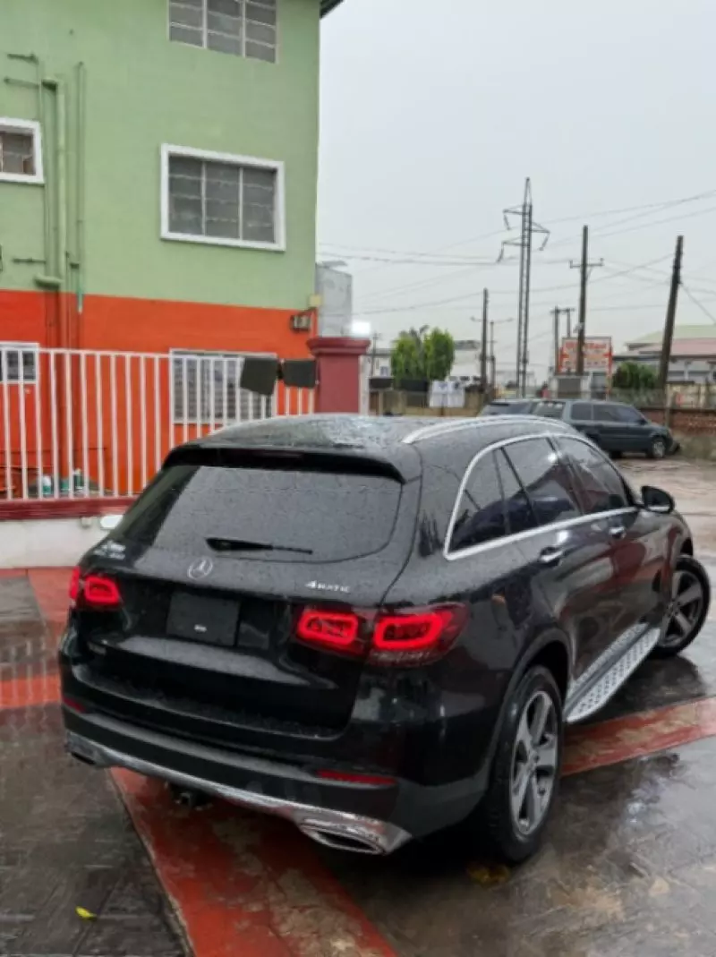 Mercedes-Benz GLC 300   - 2017