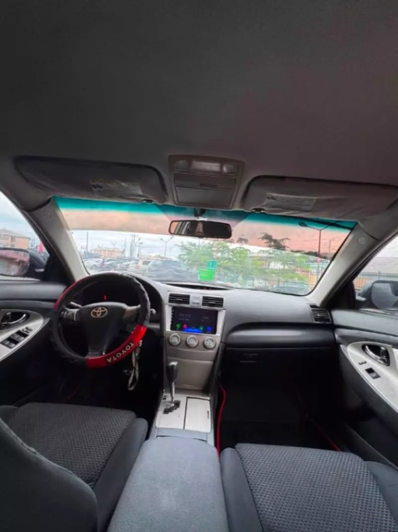 TOYOTA Camry - 2010