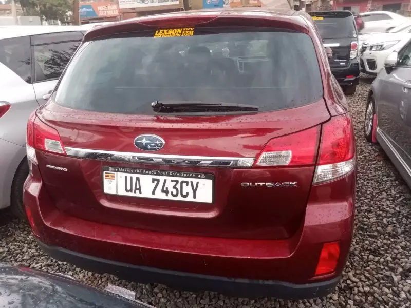 Subaru Outback   - 2011