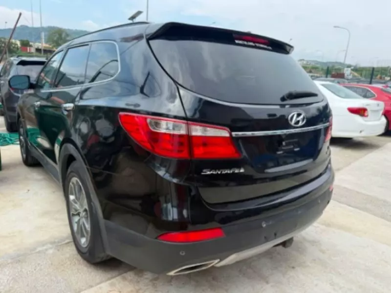 Hyundai Santa Fe   - 2015