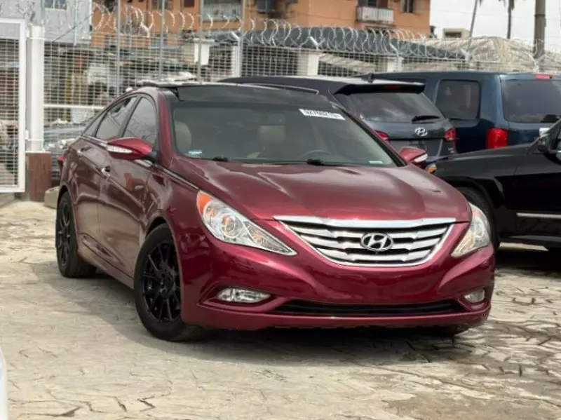 Hyundai Sonata - 2012