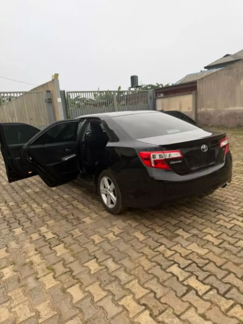 TOYOTA Camry   - 2013