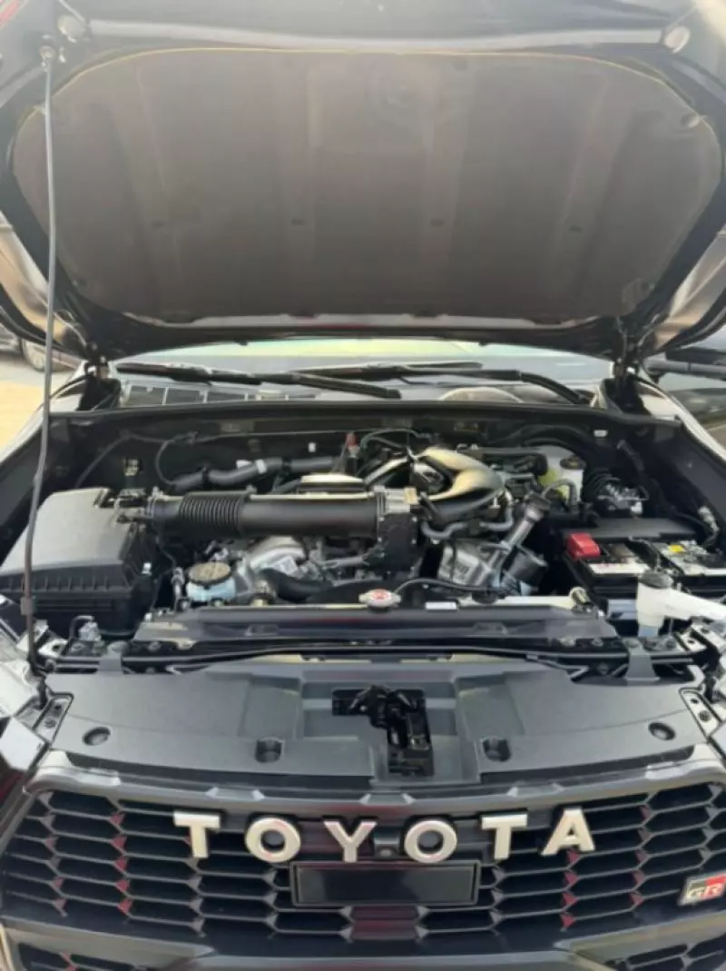 TOYOTA Hilux   - 2025