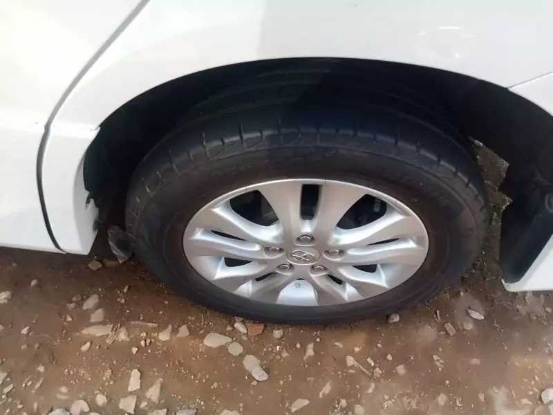 Toyota Noah   - 2011