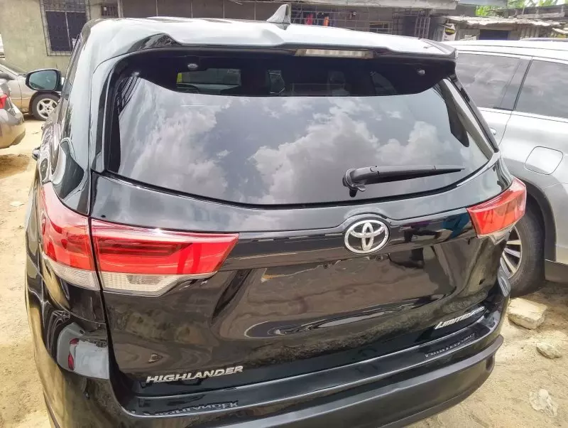 Toyota Highlander   - 2015
