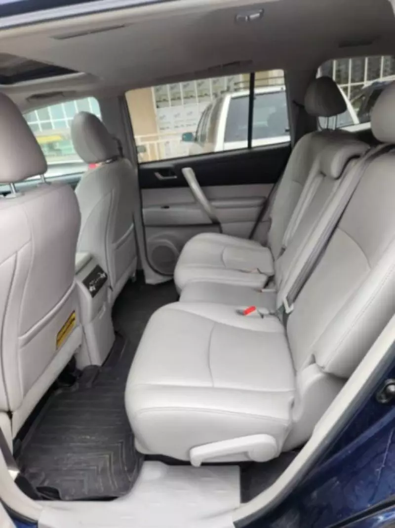 Toyota Highlander   - 2013