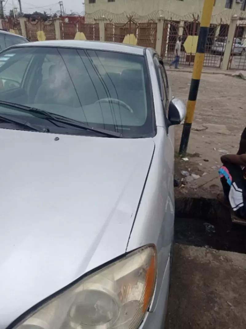 Toyota Corolla   - 2005