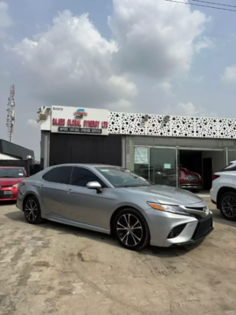 Toyota Camry   - 2019