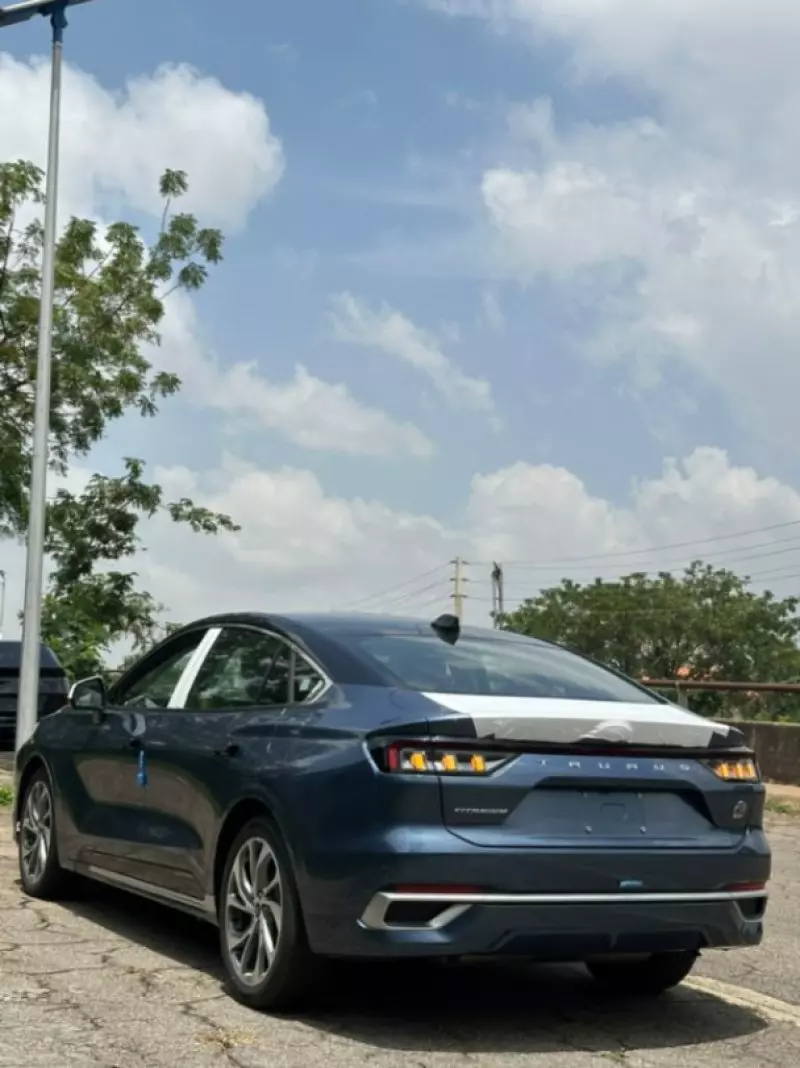 Ford Taurus   - 2025