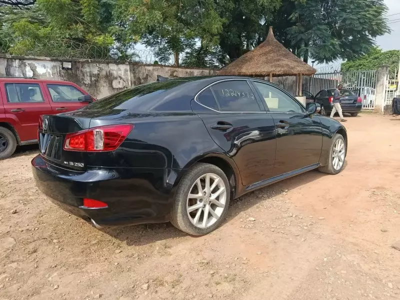 Lexus IS 250   - 2011