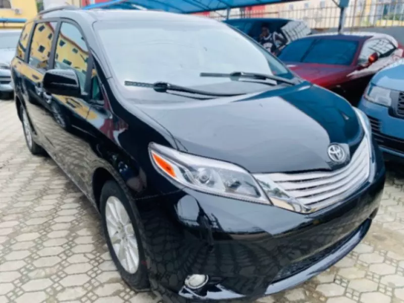 TOYOTA Sienna   - 2017