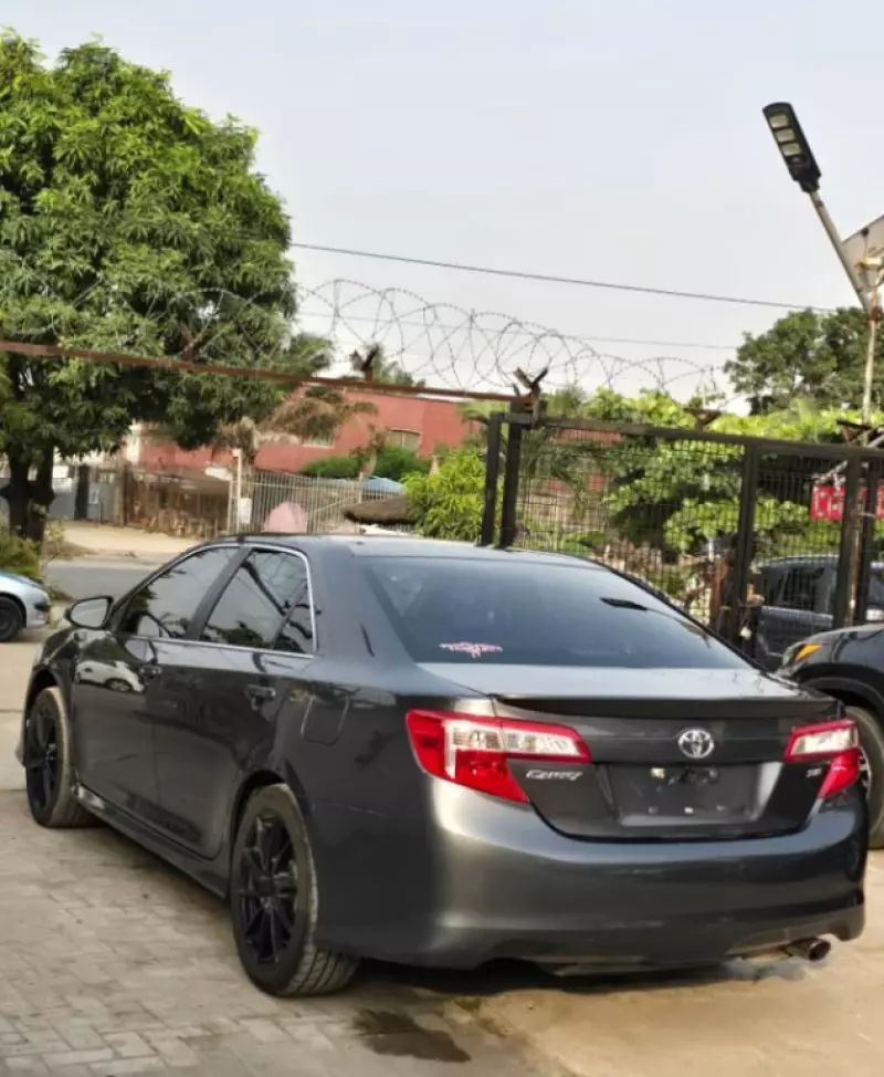 Toyota Camry   - 2012