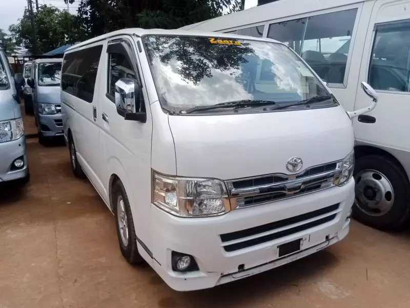 Toyota Hiace   - 2015