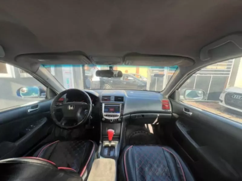 Honda Accord   - 2005