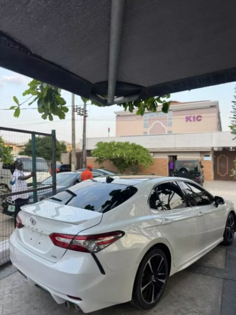 TOYOTA Camry - 2018