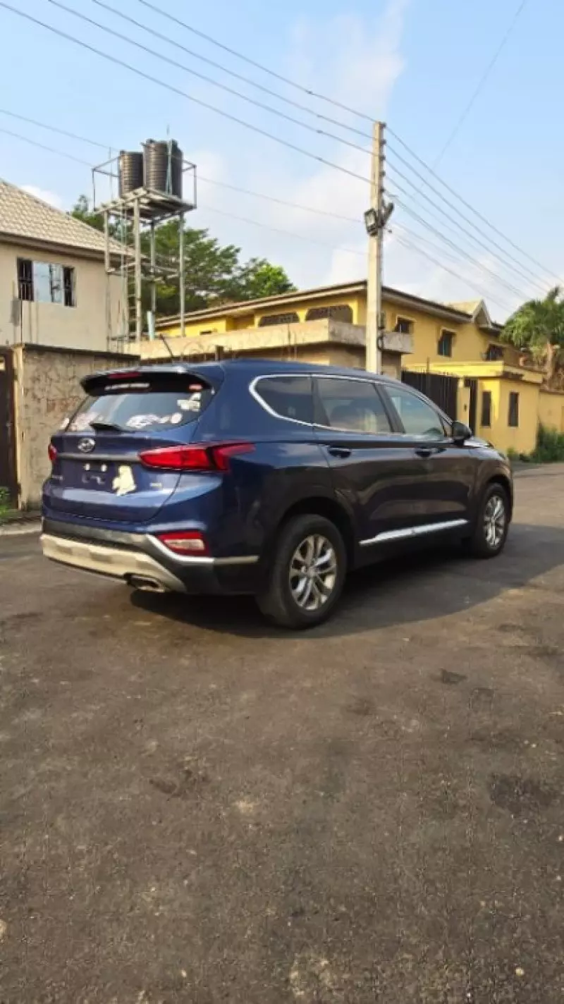 Hyundai Santa Fe   - 2019
