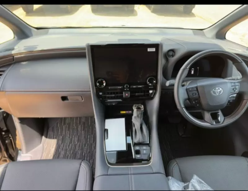 Toyota Noah   - 2018