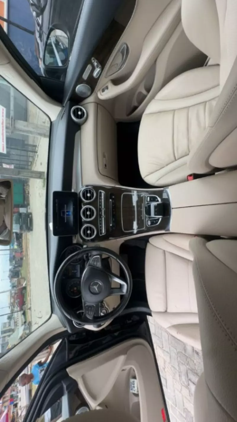 Mercedes-Benz GLC 300   - 2016