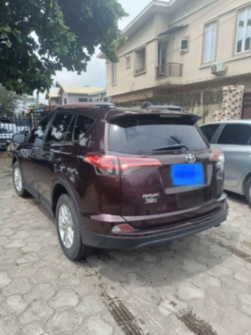 Toyota RAV4   - 2018