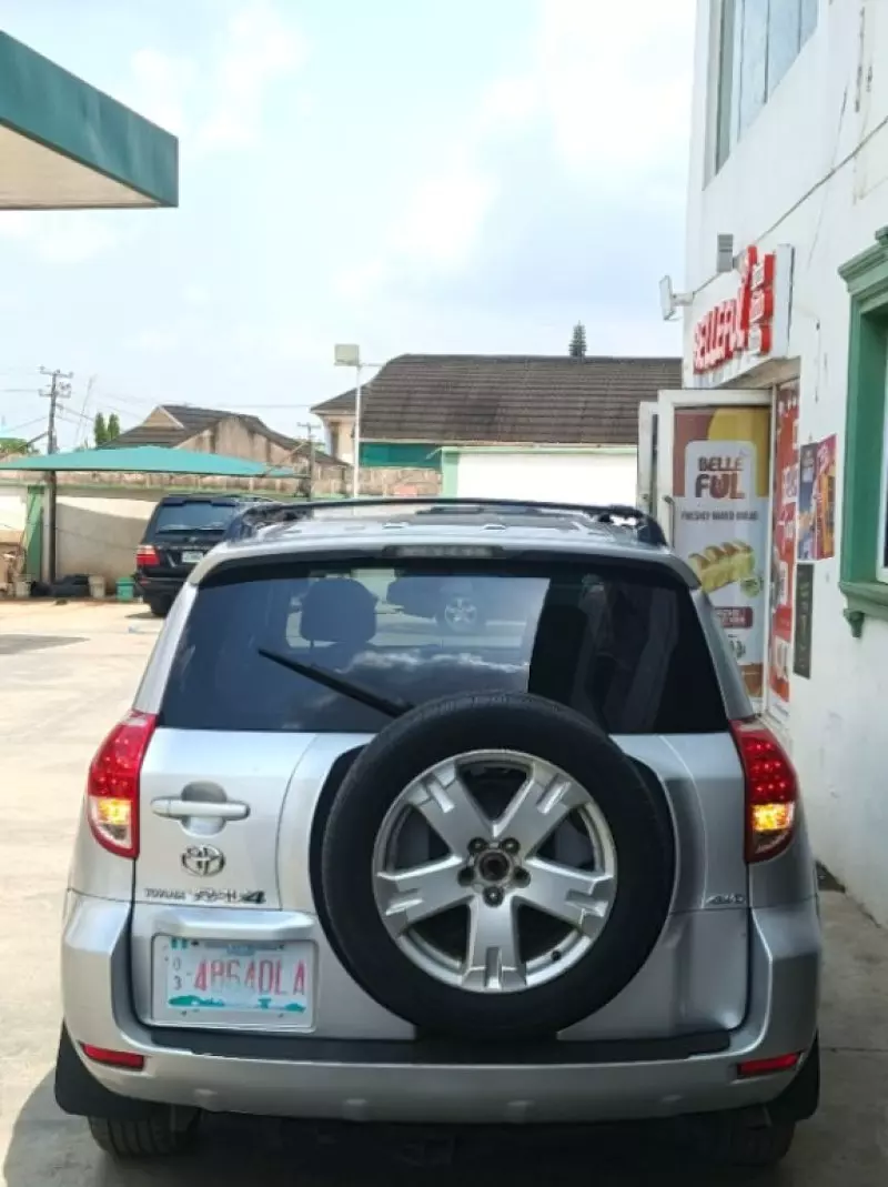 Toyota RAV4   - 2006