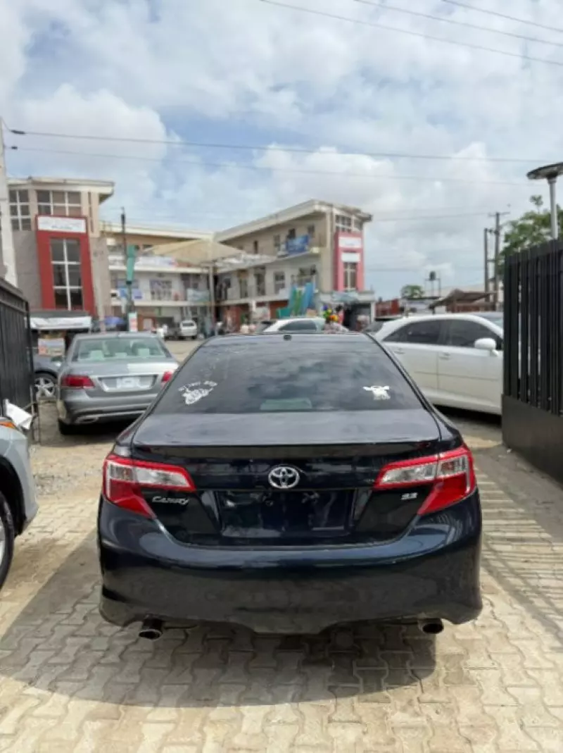Toyota Camry   - 2012