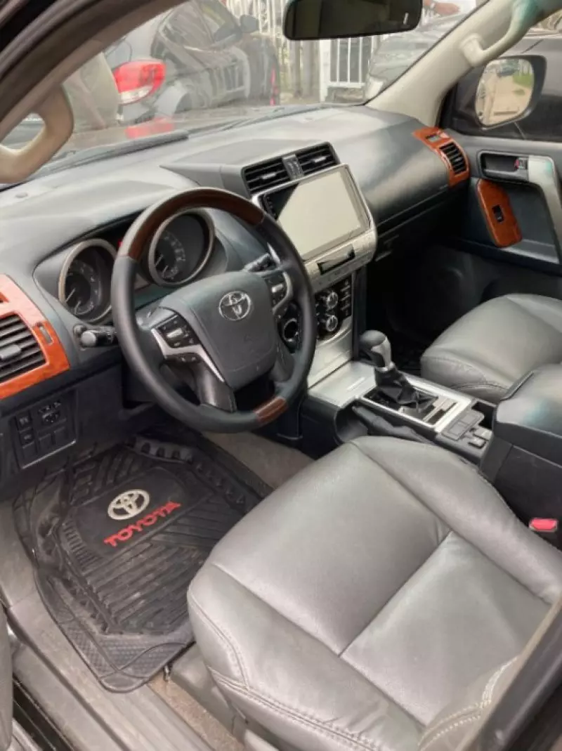 Toyota Landcruiser Prado   - 2012