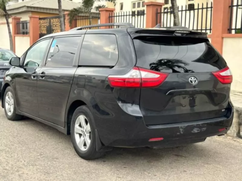 Toyota Sienna   - 2019