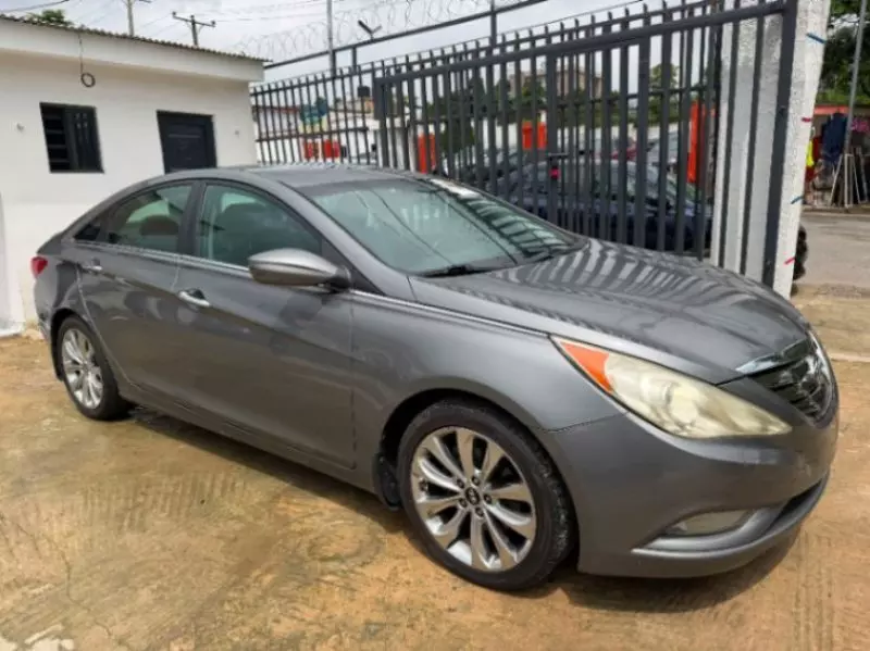 Hyundai Sonata   - 2013